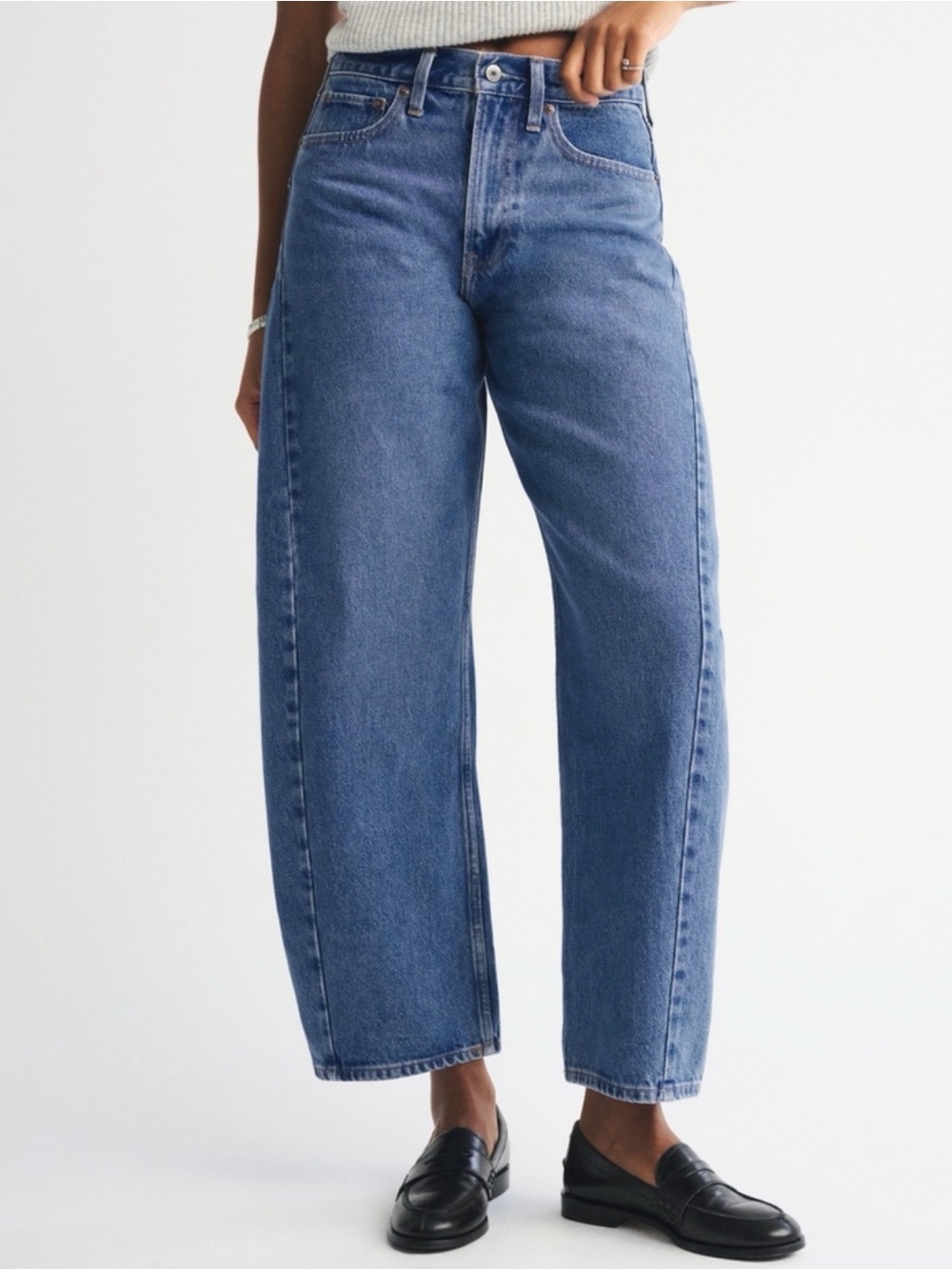 Abercrombie&Fitch Curve Love Mid Rise Barrel Jean - Picture 2 of 16